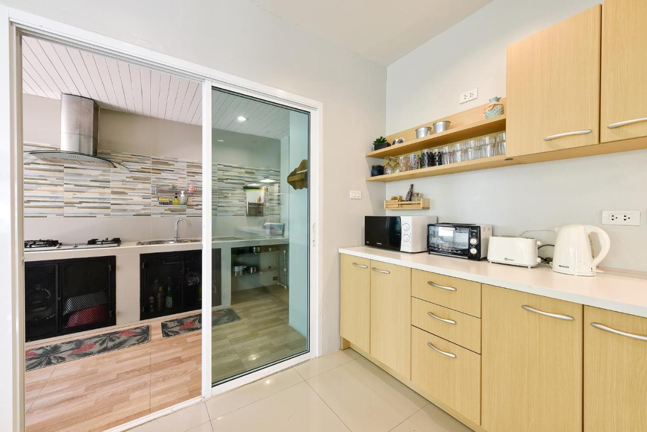 Modern House Patong Hill - 7 Beds - Kitchen Villa Exterior photo