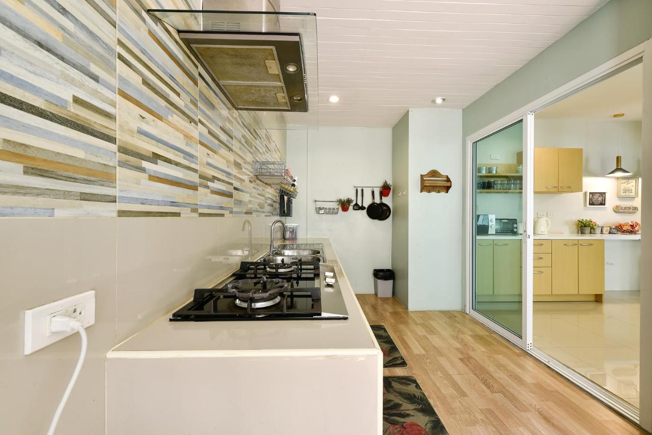 Modern House Patong Hill - 7 Beds - Kitchen Villa Exterior photo